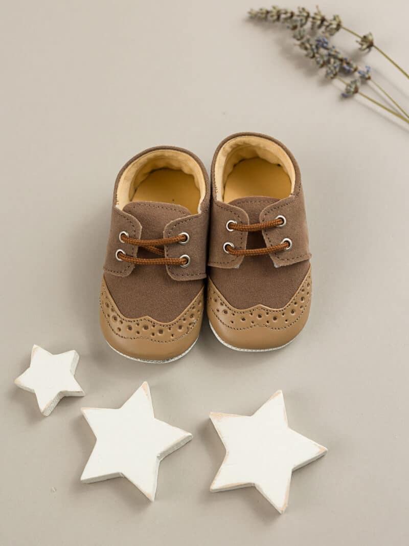 Pantofi eleganti maro bebelusi baietei botez