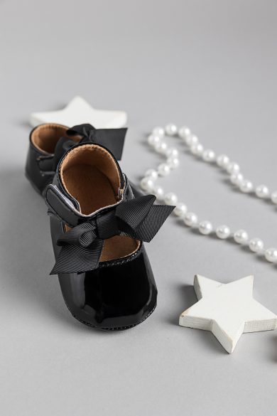 Pantofi eleganti negri cu fundite pentru bebelusi fetite