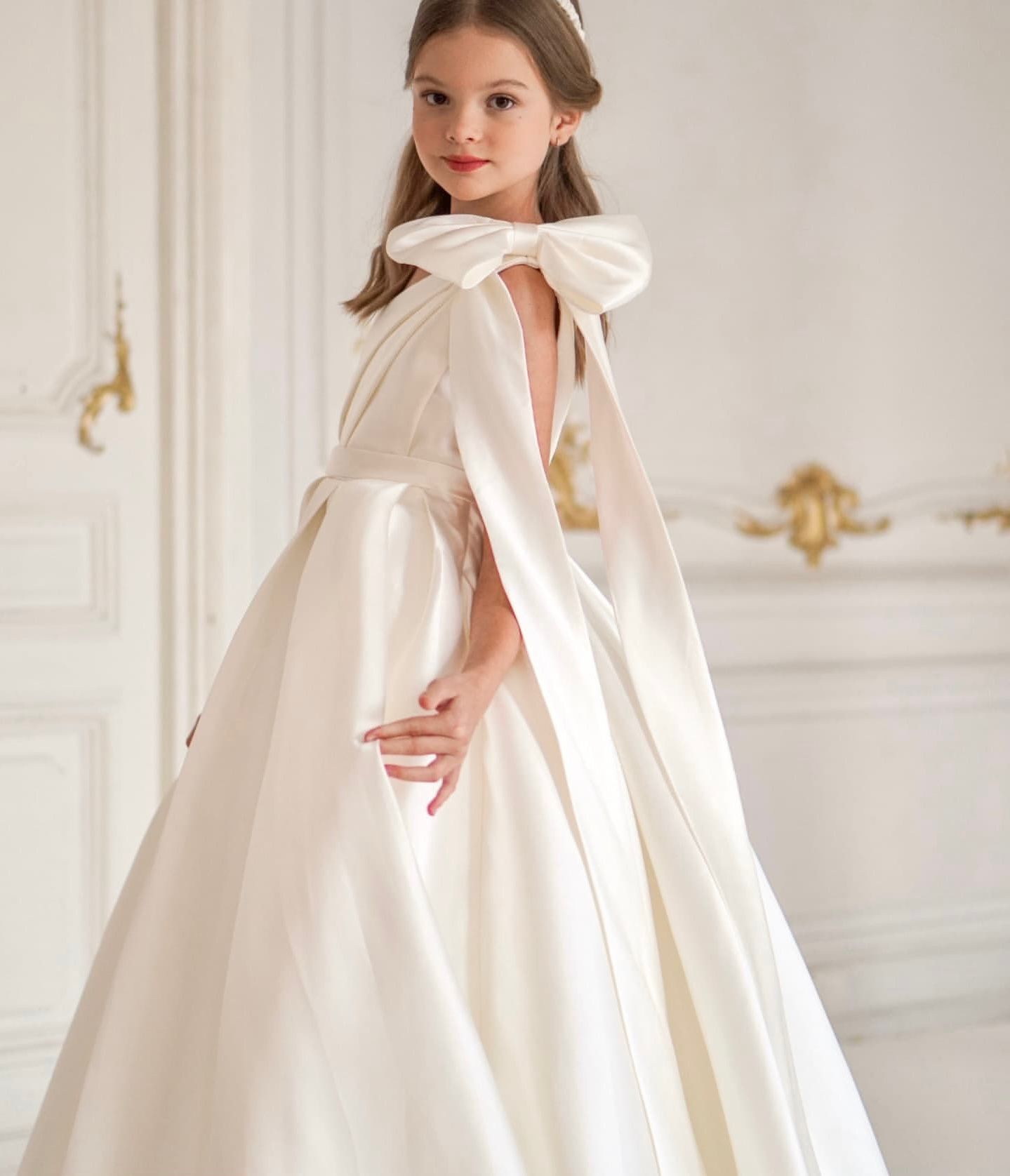 Rochie eleganta alba cu funda pe umar pentru fete Noemie