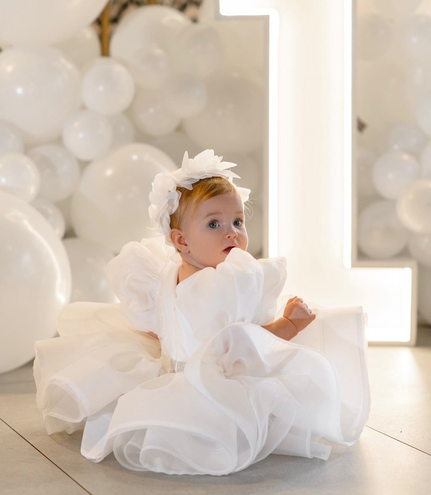 Rochie aniversare 1 an din organza alba pentru fetite Amelia