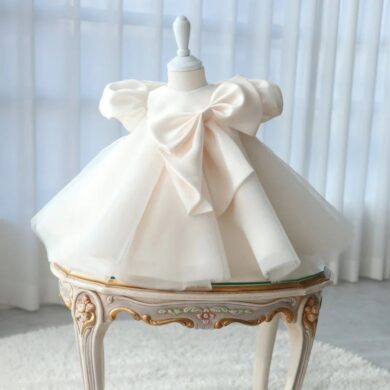 Rochie eleganta ivoire cu fundite pentru fetite Theodora