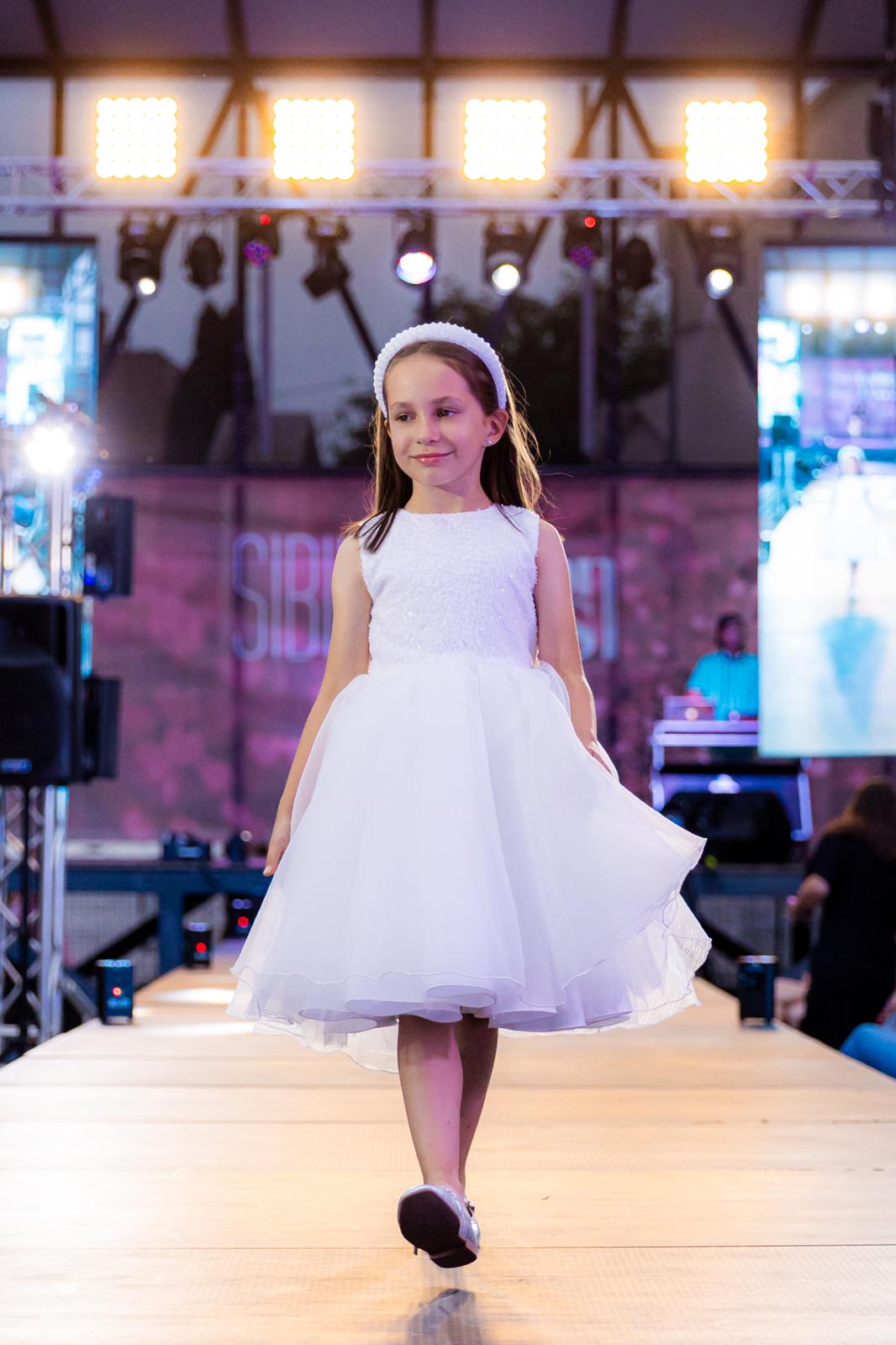 Rochie ivoire cu glitter si fundite pentru fete Arienne