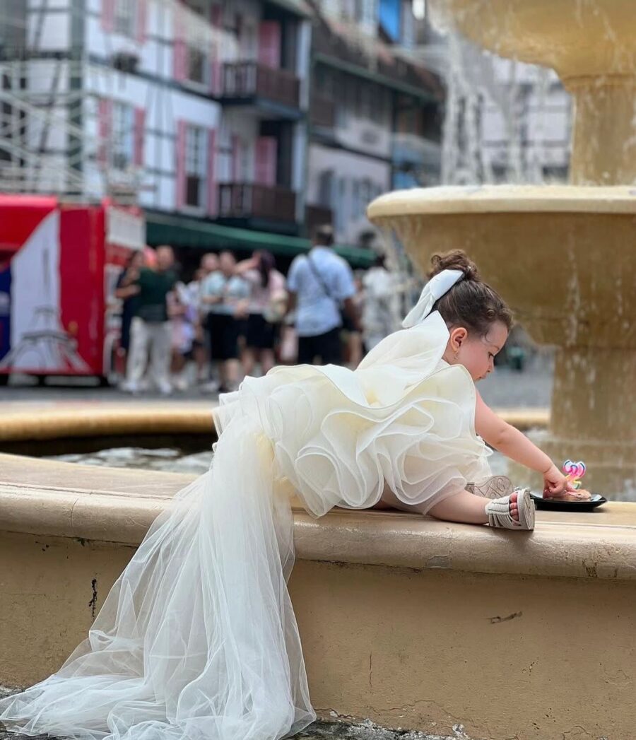 Rochie eleganta cu funda si trena pentru fete Bertha