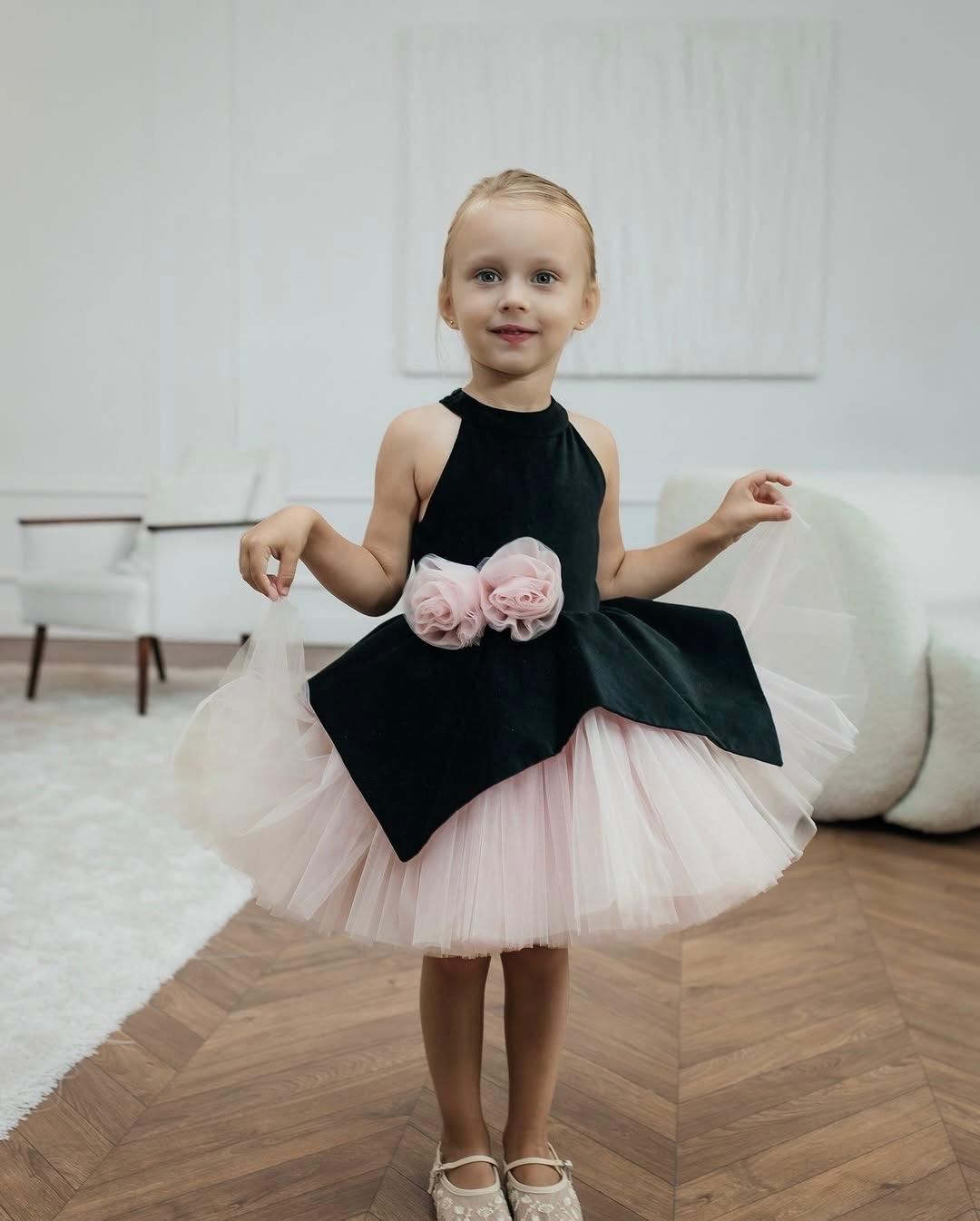 Rochie eleganta scurta din catifea cu flori roz prafuit Cleo