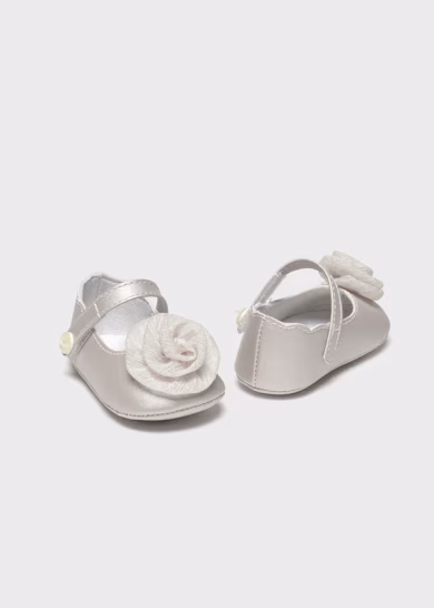 Pantofi eleganti silver cu floare pentru fetite Mayoral